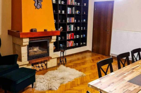 Central apartment w/ fire place - ground floor
